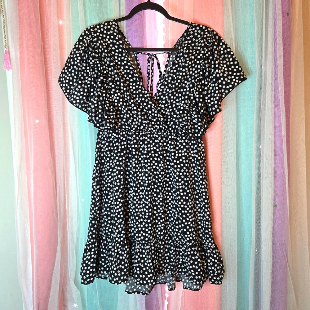 Shein L Floral Print Black & White dress